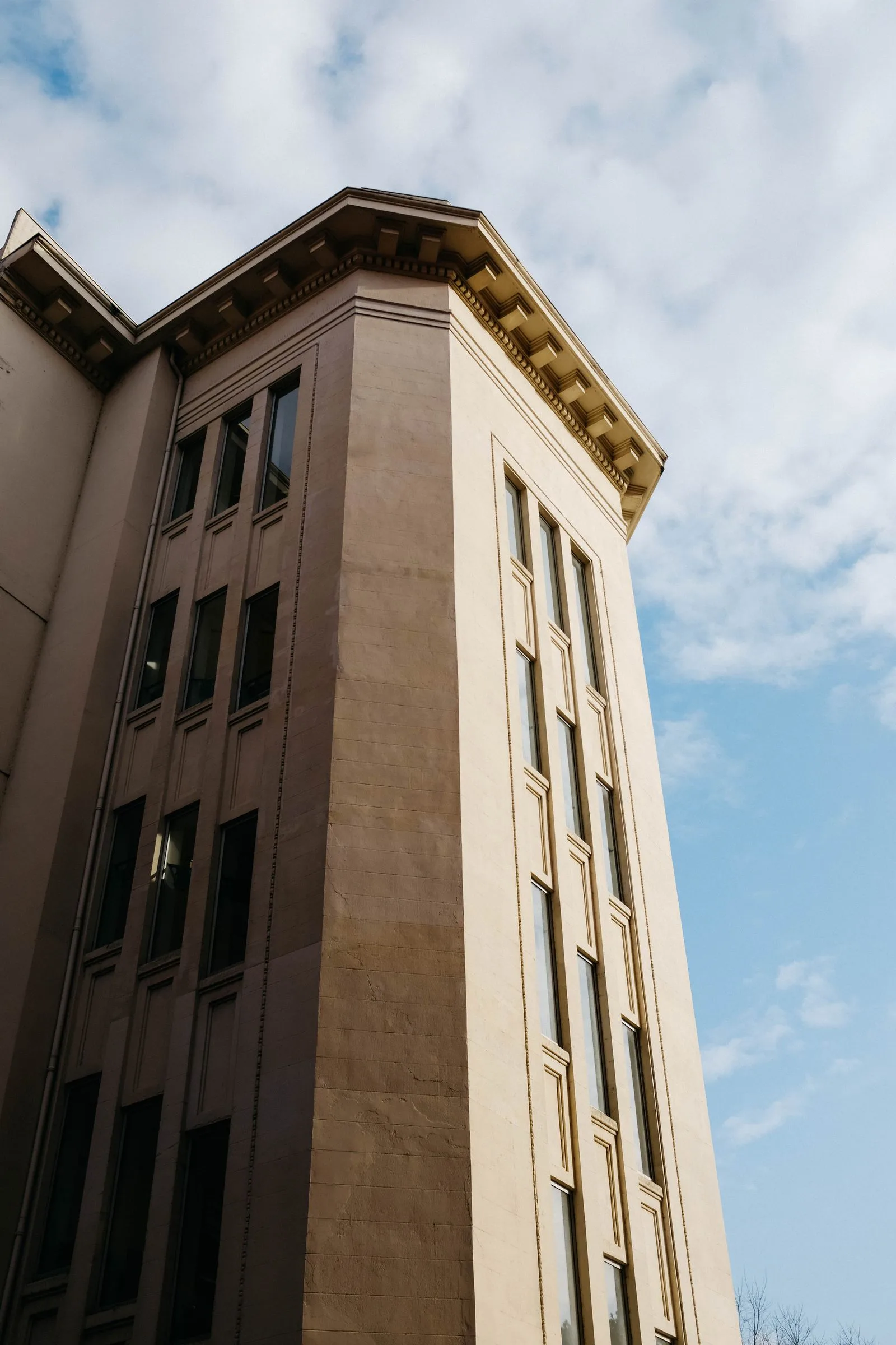 Drone cleaning for commercial buildings in Canada